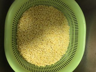 1、冰镇木糖醇绿豆糕,绿豆漂洗干净