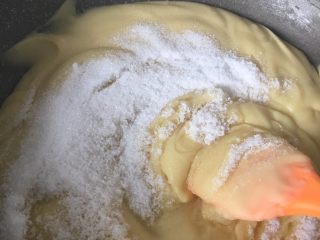 8、冰镇木糖醇绿豆糕,一次性加入木糖醇