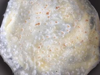 16、煎饼果子,翻面