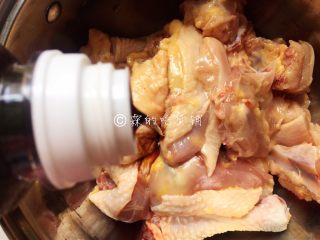 3、干葱豆豉鸡,生抽。