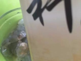 7、【虾仁海鲜粥】熨帖家人的胃,少许料酒腌渍5分钟。