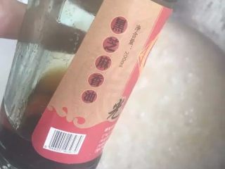 9、【虾仁海鲜粥】熨帖家人的胃,倒几滴香油