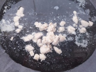 6、早餐皮蛋粥,煮至白色就可以了