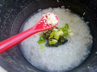 14、早餐皮蛋粥,加半勺鸡精