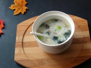 18、早餐皮蛋粥,焖好就可以喝了，香味扑鼻