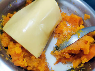 9、炸地瓜丸子,芝士片