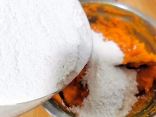 10、炸地瓜丸子,加入糯米粉