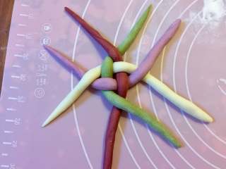 9、多彩绣球豆沙包,相邻的两条，右搭左交叉