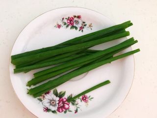 8、腐乳葱香饼,香葱叶清洗干净