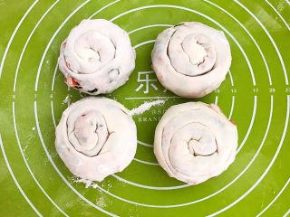 17、腐乳葱香饼,4个饼坯做好了