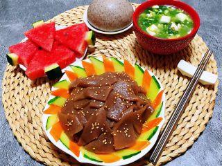 10、素炒魔芋,搭配荞麦馒头、下锅烂豆腐羹、西瓜????就是营养丰富的早餐