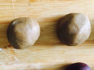 10、花朵面包,搓成均匀的球