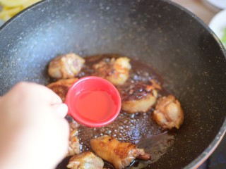 7、家常黄焖鸡,料酒