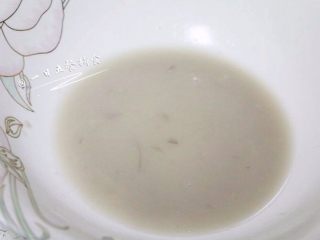 7、鸡肝藕饼, 使劲挤出藕汁。