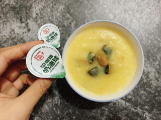 13、玉米南瓜粥,喜欢奶香的,可以加些奶球砂糖调和。