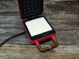 10、华夫饼,倒入面糊