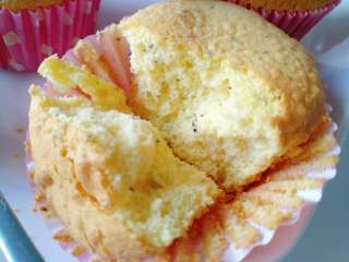 16、百香果蜂蜜纸杯蛋糕,成品图