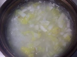 5、鳕鱼粥,粥好了加菜煮，菜好了加入鱼肉。
