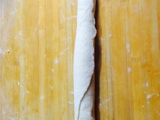 9、美味酱香饼,如图：从一头卷起来