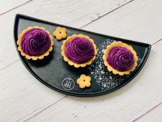 15、紫薯塔,因为就十一个模具，剩了一点塔皮，压了几个梅花饼干????