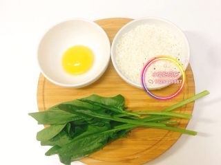 1、菠菜蛋黄粥,食材：菠菜15g、蛋黄1个、大米15g