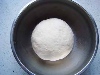 8、葡萄干司康,和成面团。