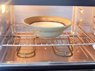 6、麻薯豆沙饼,放入蒸汽烤箱或者锅中蒸熟