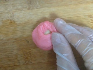 14、荷花酥,收口包好