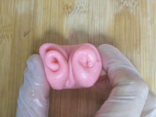 19、荷花酥,两边向中间捏合