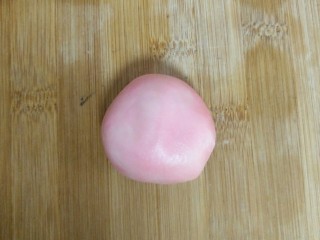 22、荷花酥,包成圆形，收口朝下