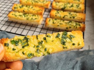 11、蒜香吐司条,超级好吃！