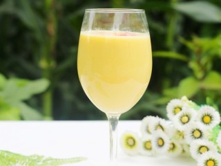 11、好喝到舔杯的奶香玉米汁,口感细滑香浓，超级好喝的奶香玉米汁就做好啦。