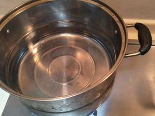 17、从零开始包馄钝—荠菜冬笋虾皮鲜肉馄钝,煮一锅水。