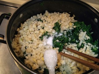 24、从零开始包馄钝—荠菜冬笋虾皮鲜肉馄钝,两勺糖。