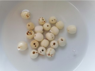 3、红豆小米粥,莲子泡水