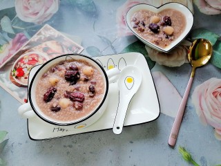 15、红豆小米粥,拍上成品图，美味又营养的红豆小米粥就完成了。