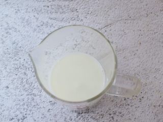 3、胡萝卜奶香小饼,搅拌均匀备用