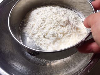 3、原味松饼,混合过筛