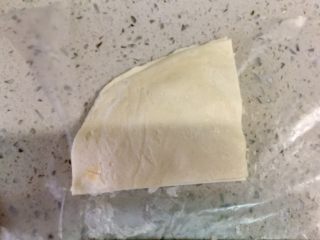 5、快手飞饼香蕉派,盖上另一片