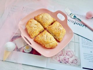 13、快手飞饼香蕉派,烤好了，装盘。