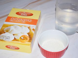 1、米发糕,准备好材料