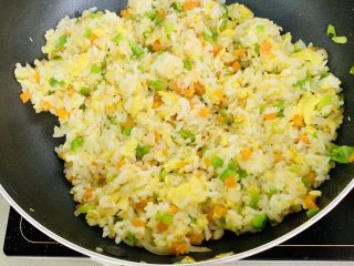 13、风味牛肉肠焗饭,再次翻版均匀。