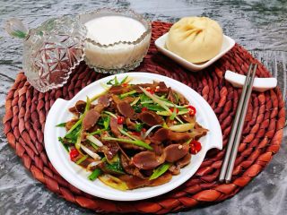 11、凉拌鸡胗,搭配一个大肉包包和一杯鲜奶就是完美的营养早餐