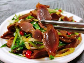 13、凉拌鸡胗,鸡胗入口鲜美脆脆脆的口感十分棒