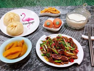 14、凉拌鸡胗,好丰盛的早餐看着就超级有食欲