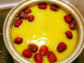 15、红枣南瓜粥,搅拌至融化，关火。