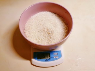 2、山药枸杞粥,粥米称重