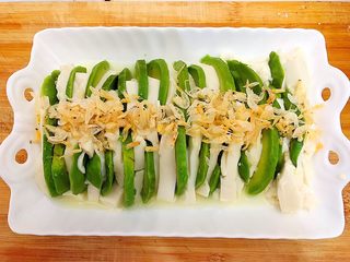 6、吃豆腐+健康饮食之好吃到飞起的牛油果拌豆腐,撒上虾皮！