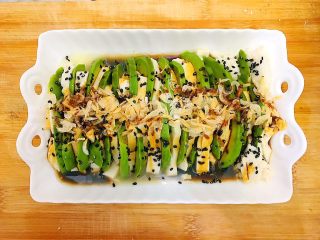 10、吃豆腐+健康饮食之好吃到飞起的牛油果拌豆腐,淋好了！