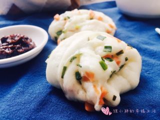 22、葱花火腿卷,蘸豆瓣酱,老干妈,简直是绝配,几口一个,完全停不下来